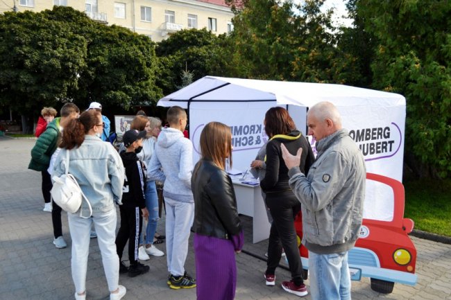 «Набираємо обертів»: чому працівники «Кромберг енд Шуберт Україна Лу» вийшли у центр Луцька з наметом*