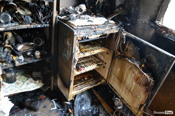 На балконі у сусідів було багато речей, які перетворилися у непотріб