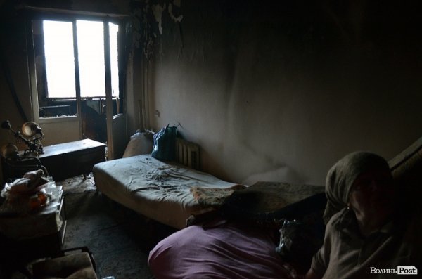 «Вся кімната чорна. Балкон згорів... У кого просити допомоги?» – погорільці з висотки у центрі Луцька. ФОТО
