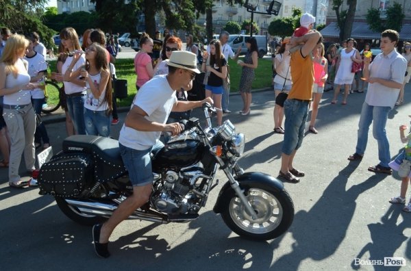 У Луцьку стартував фестиваль мильних бульбашок. ФОТО