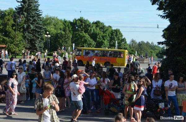 У Луцьку стартував фестиваль мильних бульбашок. ФОТО