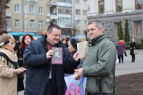 Лучани вшанували видатного українського поета. ФОТО