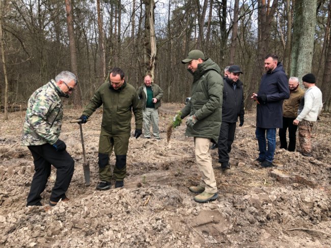 «Легені» міста: у Києві висадили майже півгектара лісу 