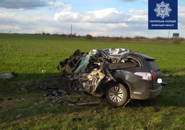 Повідомили деталі страшної автотрощі на Волині, в якій загинув чоловік та двоє дітей. ФОТО