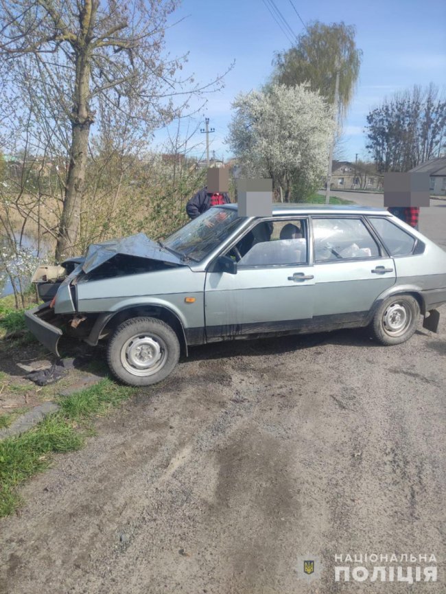 На Волині водій в'їхав у стовп: постраждала пасажирка