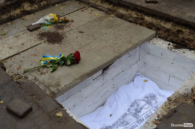 «Їхні душі нарешті знайшли спокій», - у Луцьку перепоховали рештки розстріляних в'язнів