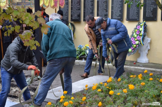 «Їхні душі нарешті знайшли спокій», - у Луцьку перепоховали рештки розстріляних в'язнів
