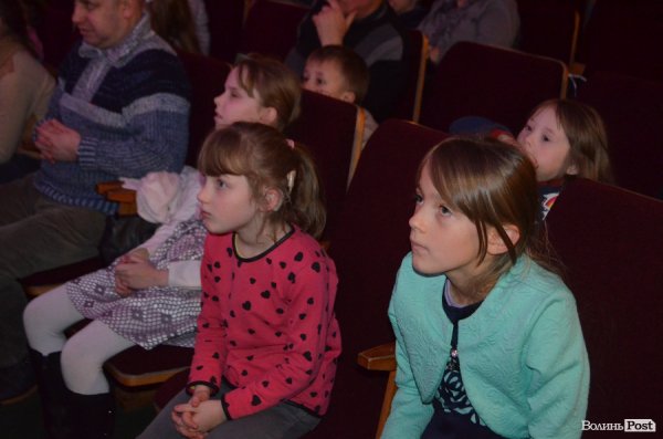 «Чужих дітей не буває»: маленькі лучани відвідали благодійний концерт