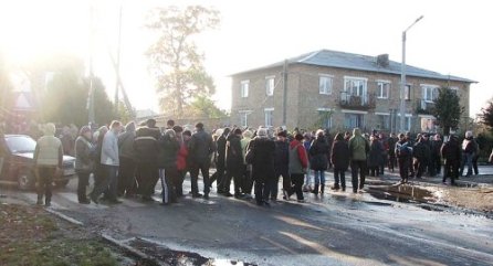Ківерцівські торгівці перекрили вулицю. ФОТО. ВІДЕО