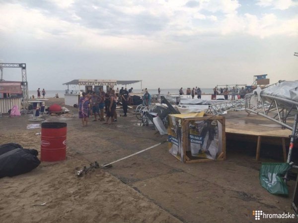 На фестивалі в Одеській області обвалилася сцена. Є загиблі. ВІДЕО. ФОТО