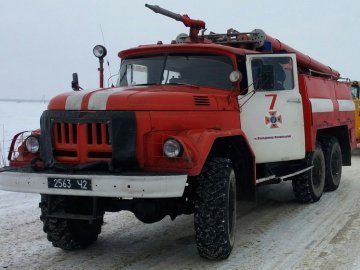 Швидку із хворою дитиною до лікарні буксирували рятувальники
