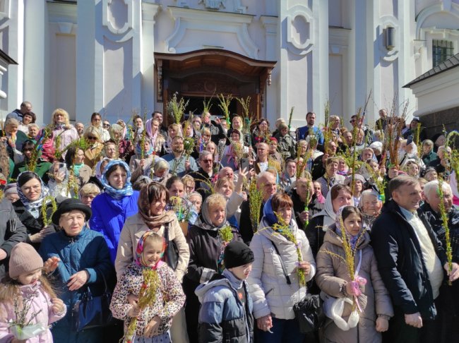 Як освячували вербу в луцькому соборі. ФОТО