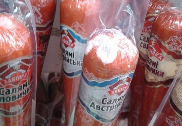 У Нововолинську продавали ковбасу з пліснявою. ФОТО