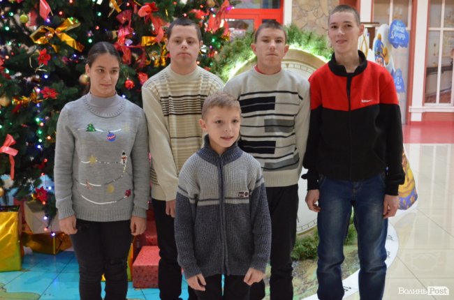 Заступник голови Волинської ОДА показав дива науки і техніки особливим діткам. ФОТО