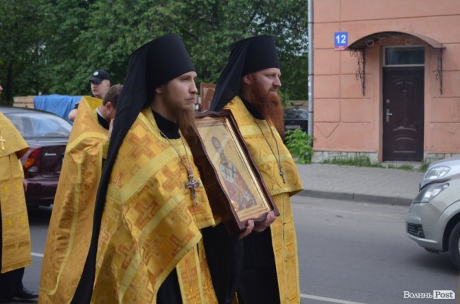 У Луцьку хресною ходою пройшли прихильники церкви Московського патріархату. ФОТО