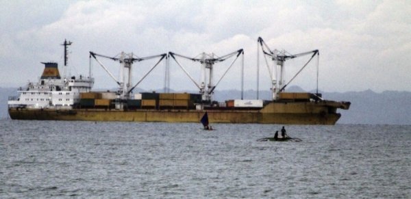 На Філіппінах паром із 870 пасажирами потонув за півгодини. ФОТО