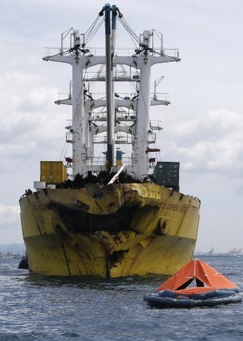 На Філіппінах паром із 870 пасажирами потонув за півгодини. ФОТО