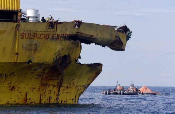 На Філіппінах паром із 870 пасажирами потонув за півгодини. ФОТО