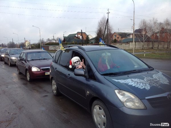 Спілкування - це найголовніше: помічники Миколая подарували новорічне свято дітям у Крупі. ФОТО 