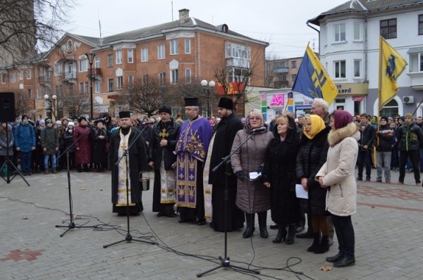 У Ковелі біля пам’ятника борцям за волю України відзначили річницю Майдану