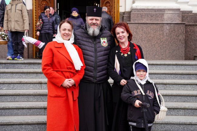 Частина вірян у Луцьку вже освятили Великодні кошики: як це було