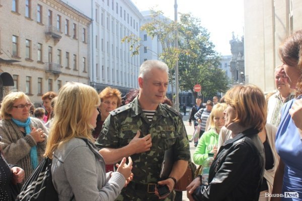 Матері волинських військових не змогли зустрітися з Порошенком. ФОТО. ВІДЕО