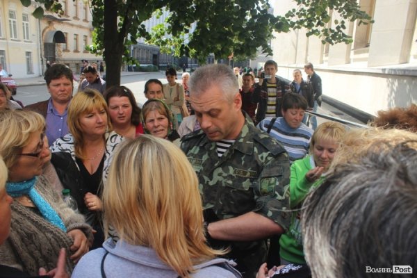 Матері волинських військових не змогли зустрітися з Порошенком. ФОТО. ВІДЕО