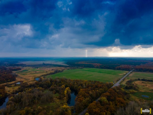 Захопливі осінні краєвиди Західного Бугу у волинській громаді з висоти пташиного польоту. ФОТО. ВІДЕО