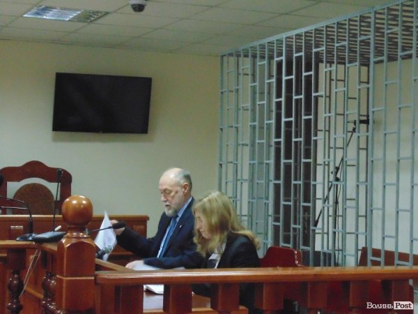 Москвич хочуть одягнути браслет і заборонити спілкуватися з майданівцями. ФОТО. ВІДЕО