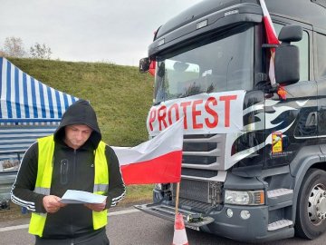 На в’їзд на «Ягодин» поляки заблокували 900 фур