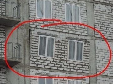 У Донецьку в багатоповерхівці випала стіна. ФОТО