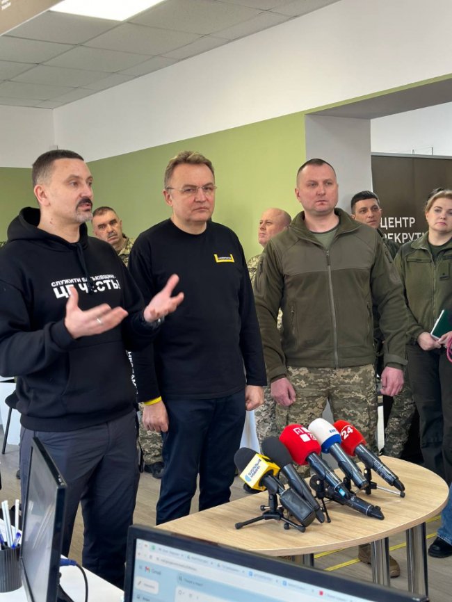 Перший в Україні рекрутинговий центр до ЗСУ відкрили у Львові