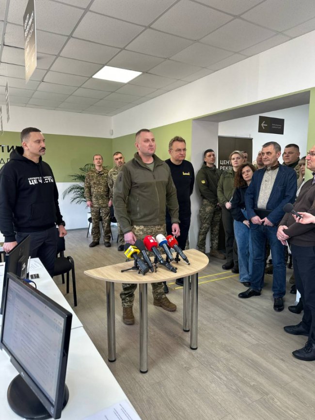 Перший в Україні рекрутинговий центр до ЗСУ відкрили у Львові