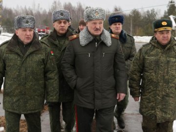 У Білорусі призначають росіян-командирів, щоби примусити воювати