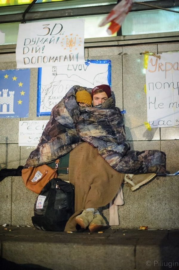 Євромайдан за півгодини до знесення. ФОТО