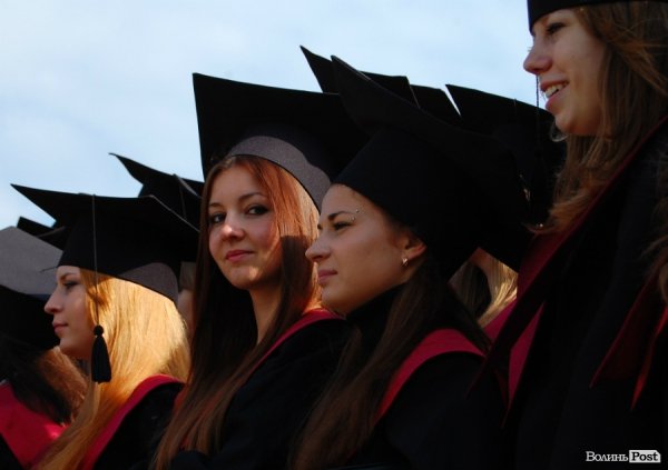 У Волинському національному університеті вітали магістрів