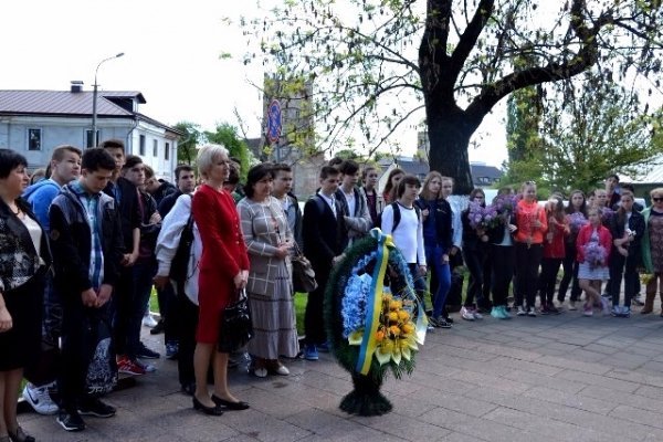 Лучани вшанували пам'ять людей, що постраждали внаслідок політичних репресій. ФОТО 