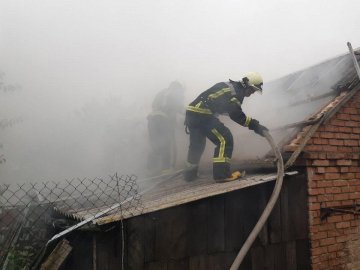 У Луцькому районі посеред білого дня горів хлів