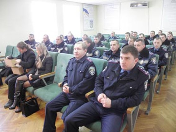 Волинських правоохоронців вчили корисуватися терміналами для сплати штрафів. ФОТО