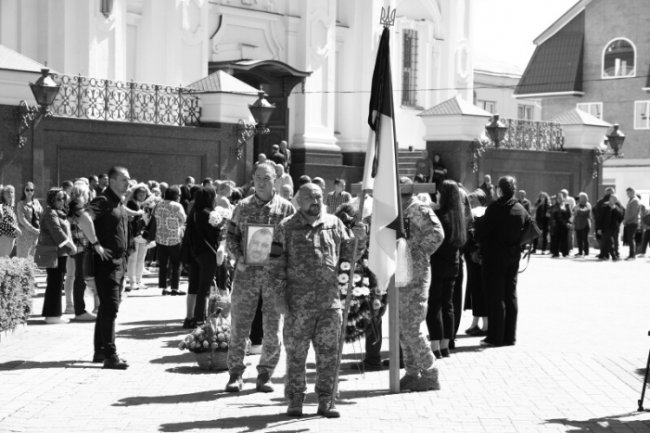 У Луцьку попрощалися із Героєм Богданом Гладуном