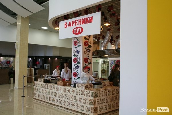 «На майдані коло церкви революція іде». Смачного і теплого Луцька!