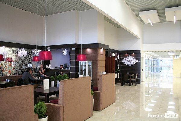 «На майдані коло церкви революція іде». Смачного і теплого Луцька!