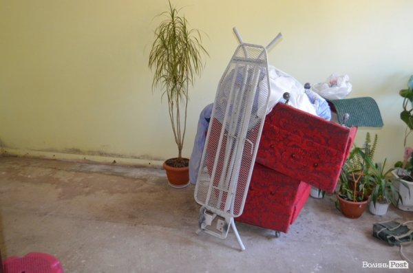 На цій «голій» підлозі ще донедавна лежав ламінат