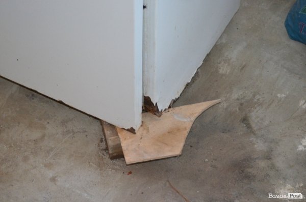 Наслідки зливи у Луцьку: у підвалах досі стоїть вода. ФОТО