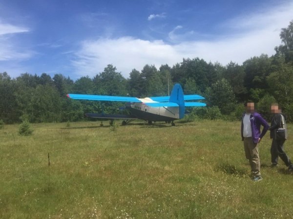 На Волині затримали літак, який перевозив бурштин, цигарки і зброю. ФОТО. ВІДЕО