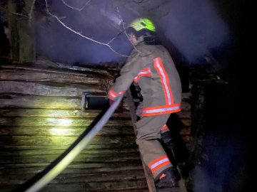 На Волині горів будинок: власниця отримала опіки