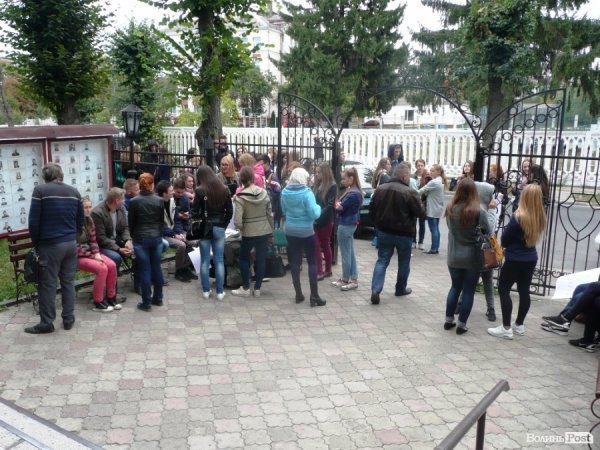 Парочці, яка знущалася у Луцьку над котом, може «світити» 2 роки. ФОТО. ВІДЕО