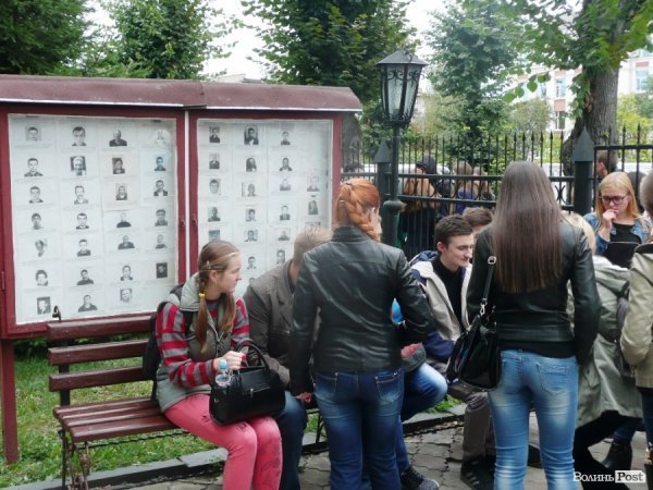 Парочці, яка знущалася у Луцьку над котом, може «світити» 2 роки. ФОТО. ВІДЕО