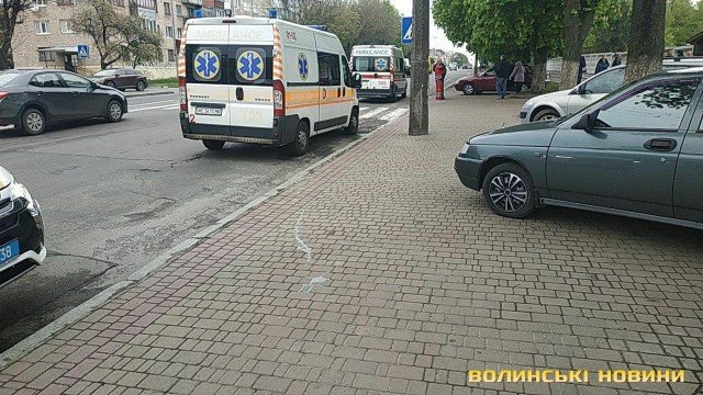 Збив мотоцикліста з пасажиром та втік: поліція розшукує водія порушника