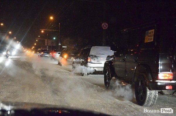 Луцький автомайдан зібрав 20 авто. ФОТО